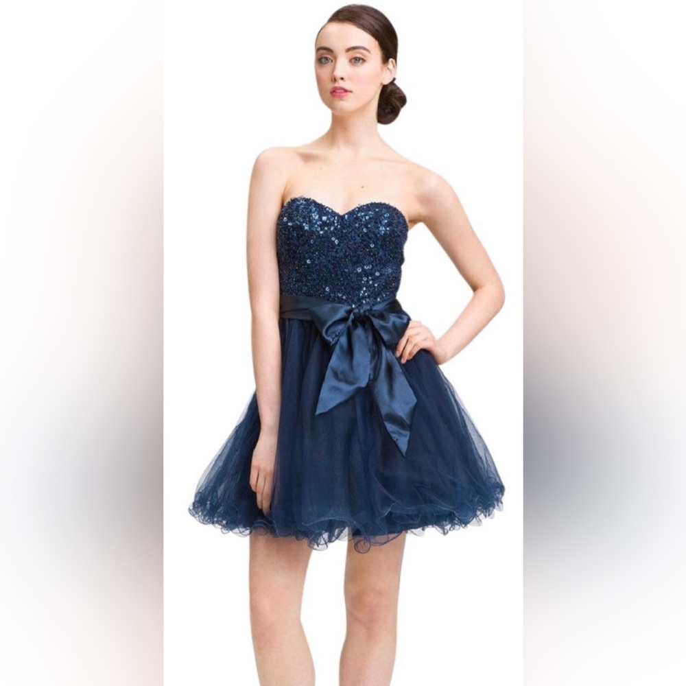 Like New Beaded Strapless Cocktail/Prom Dress Size 6- Sean Collection